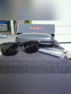 Razza Men’s Polarized Aviator Sunglasses - Gunmetal / Black Frame with Case
